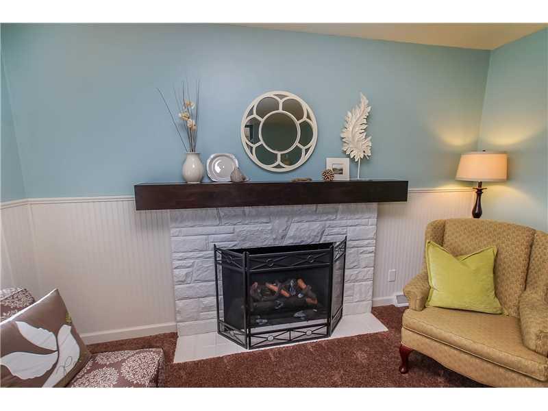 238 Old Pittsburgh Road Uniontown, PA 15401 - Photo 4 of 23 Living Room.