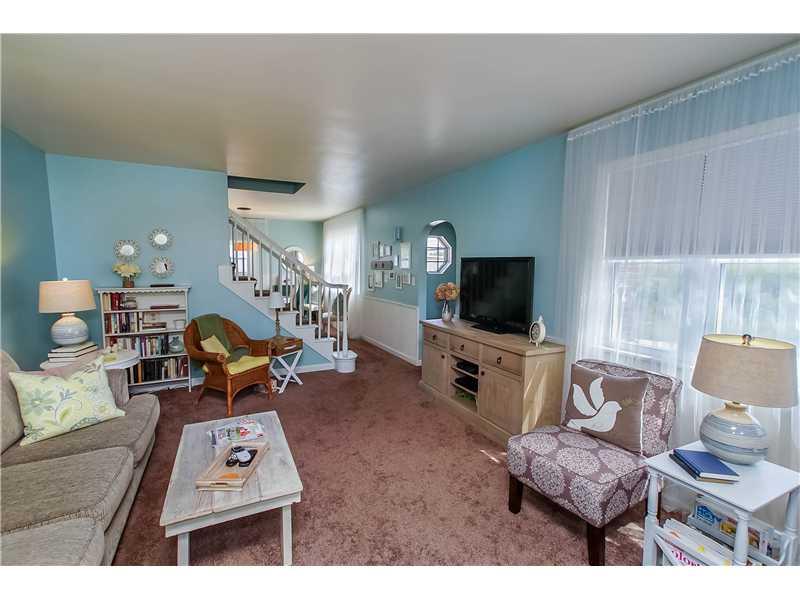 238 Old Pittsburgh Road Uniontown, PA 15401 - Photo 5 of 23 Living Room.