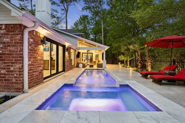 $1,049,000 | 10 Starviolet Street, The Woodlands, TX 77380