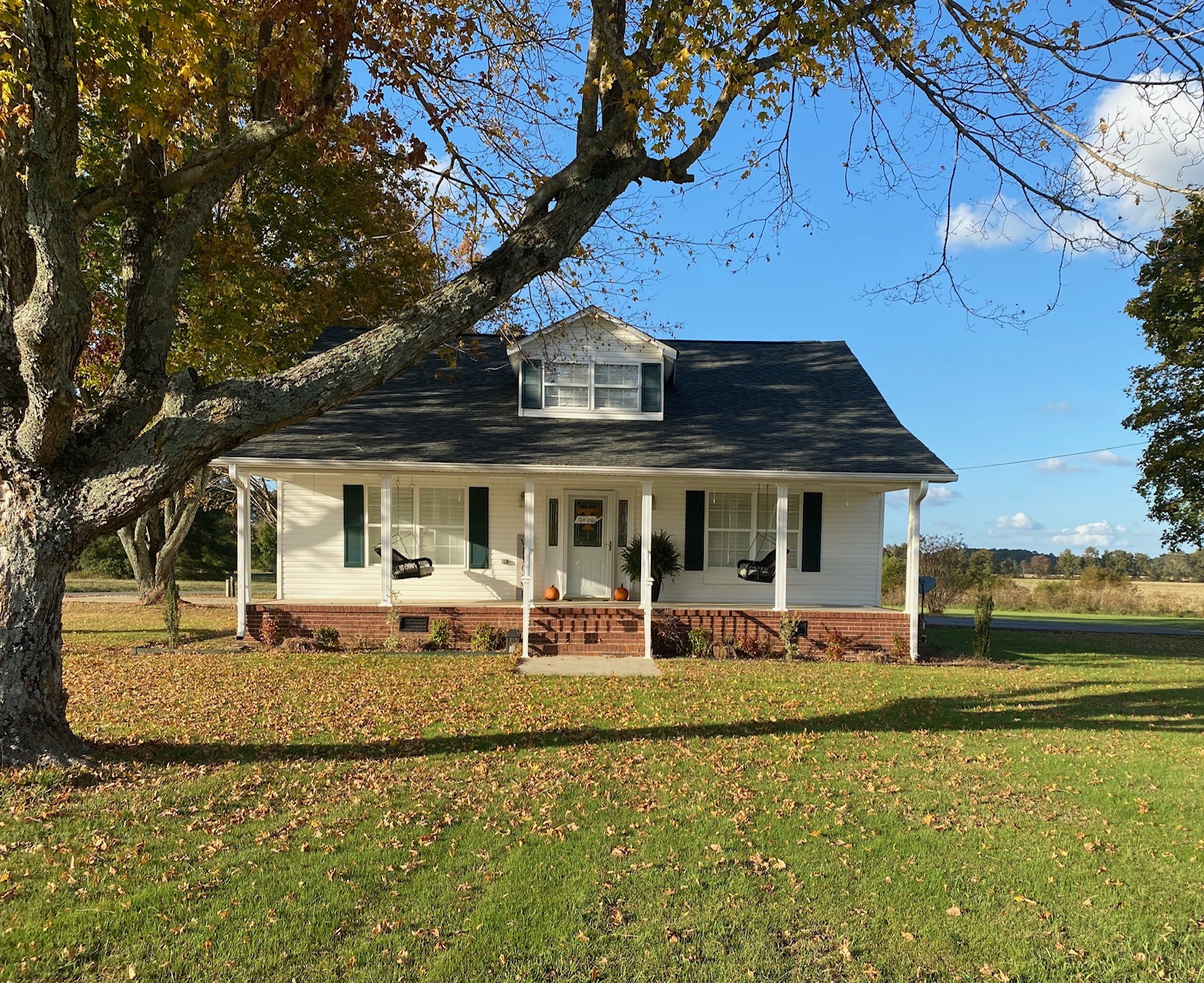 29377 State Line Road Ardmore, TN 38449 - Photo 3 of 36 a front view of a house with garden