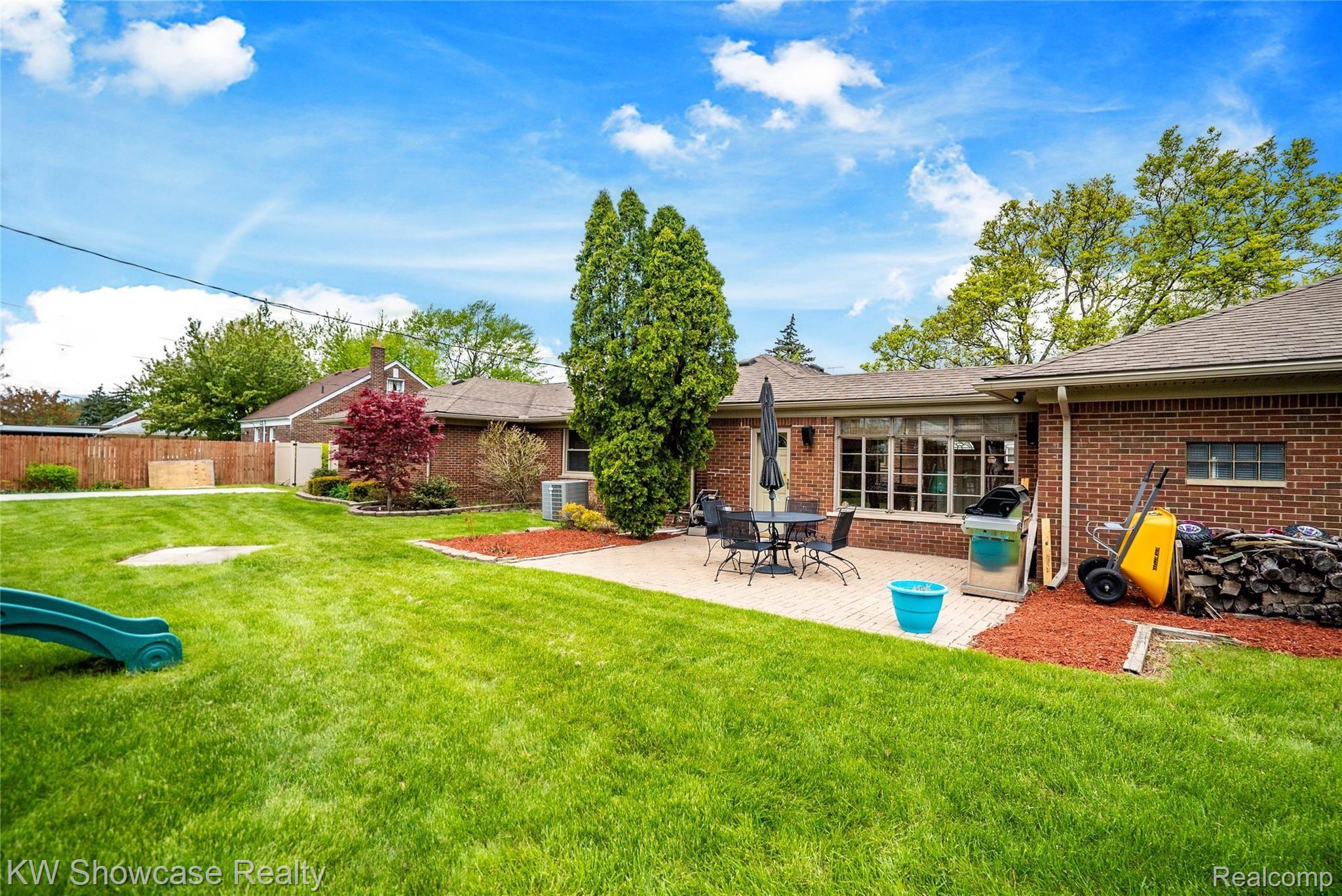 12839 Rosedale Street Southgate, MI 48195 - Photo 4 of 34 What a beautiful & private backyard. Perfect for entertaining or just relaxing!