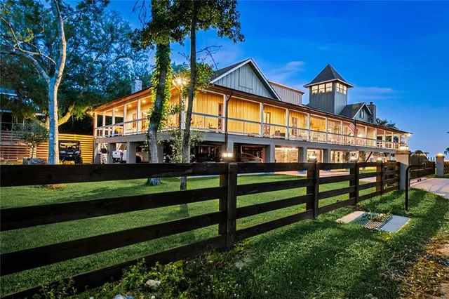 $3,000,000 | 115 Holly Street, Mandeville, LA 70448