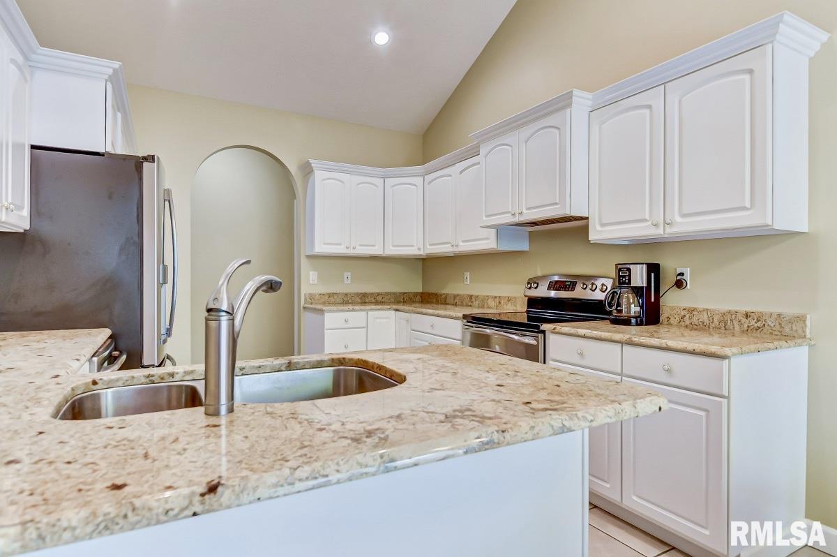 2025 West Laurel Street Springfield, IL 62704 - Photo 11 of 41 Gallery Image 11