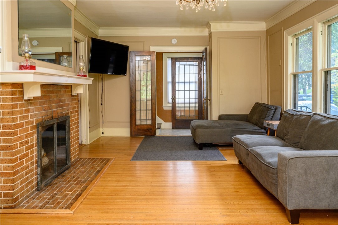 300 Maplewood Avenue Rochester, NY 14613 - Photo 5 of 50