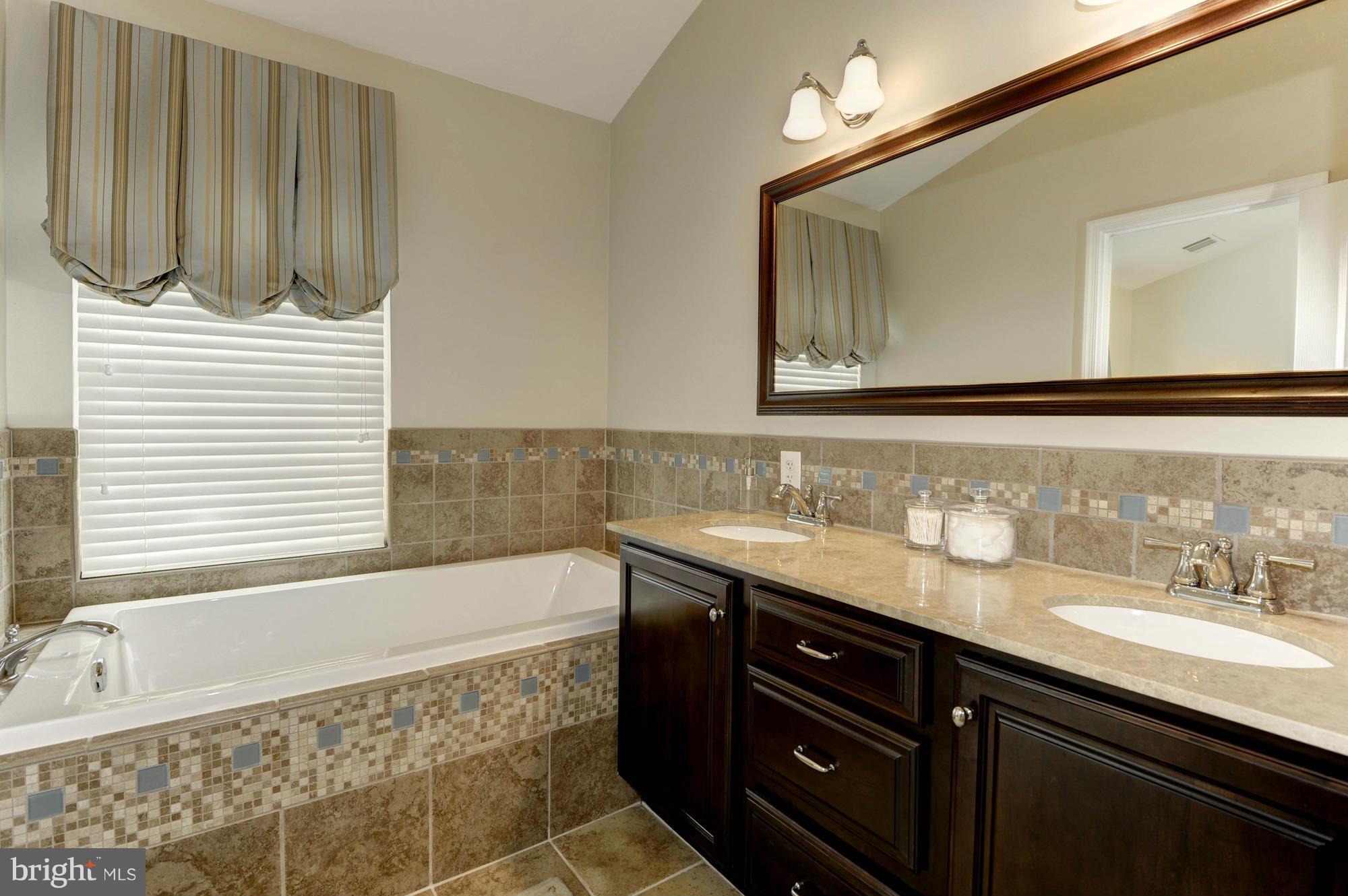 12014 Edgemere Circle Reston, VA 20190 - Photo 15 of 29 Bath (Master)