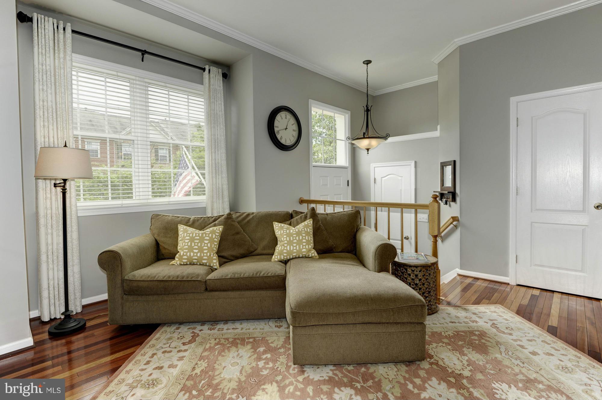 12014 Edgemere Circle Reston, VA 20190 - Photo 5 of 29 Living Room