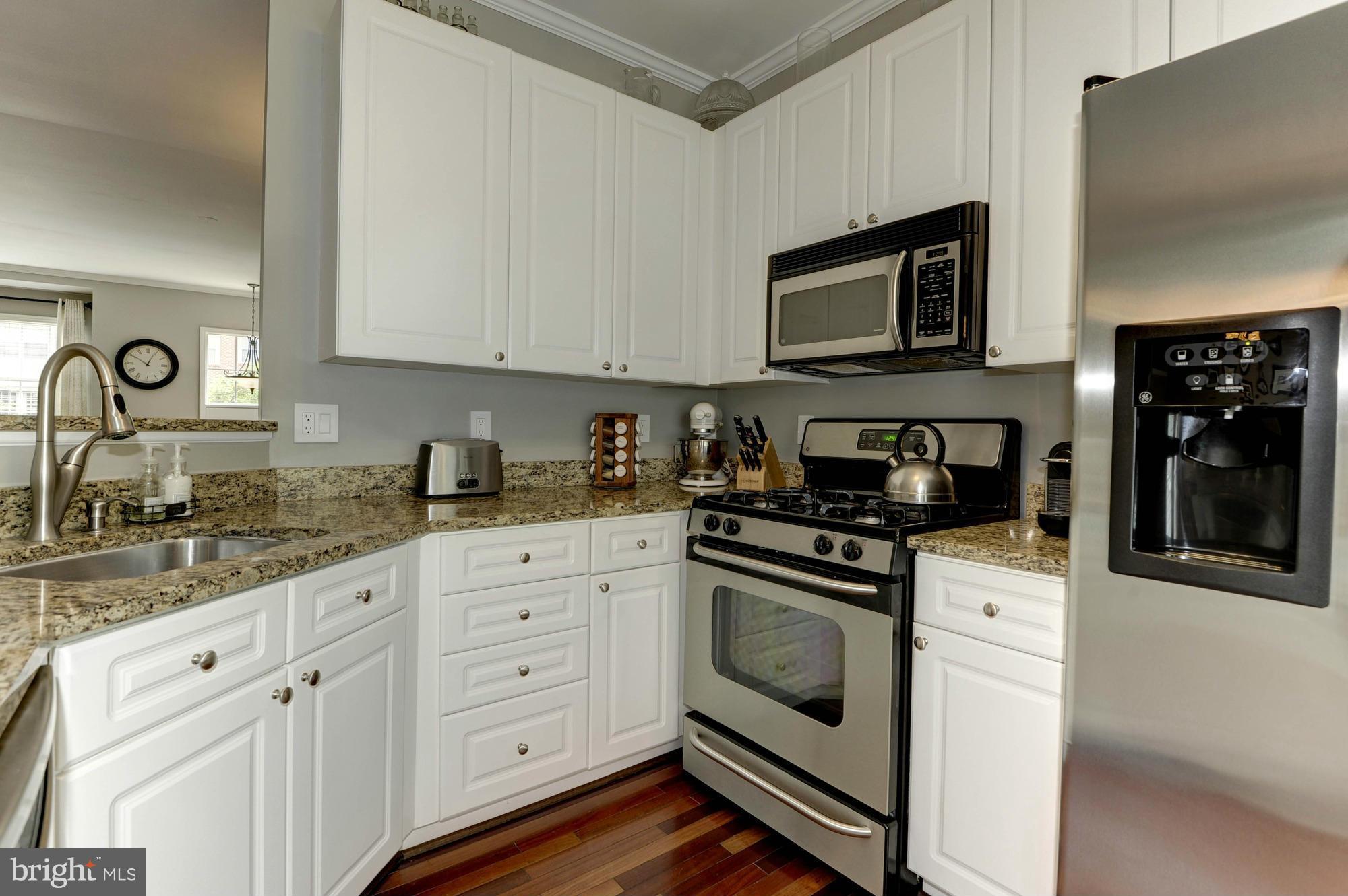 12014 Edgemere Circle Reston, VA 20190 - Photo 10 of 29 Kitchen