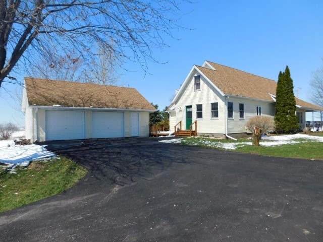 18357 East Twombly Road Rochelle, IL 61068 - Photo 2 of 23