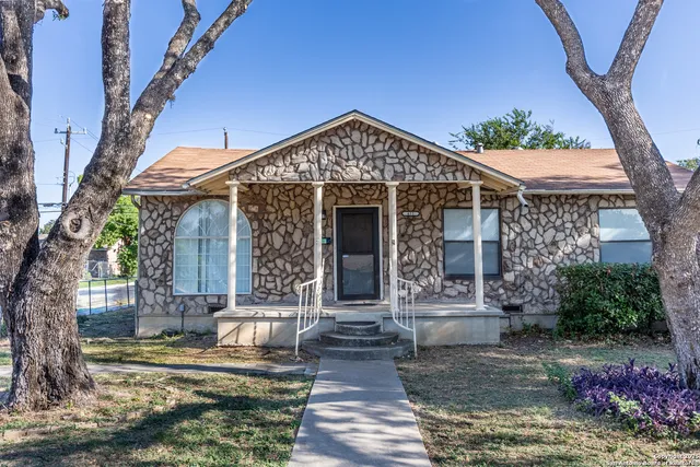 $1,400 | 451 West Wildwood, San Antonio, TX 78212