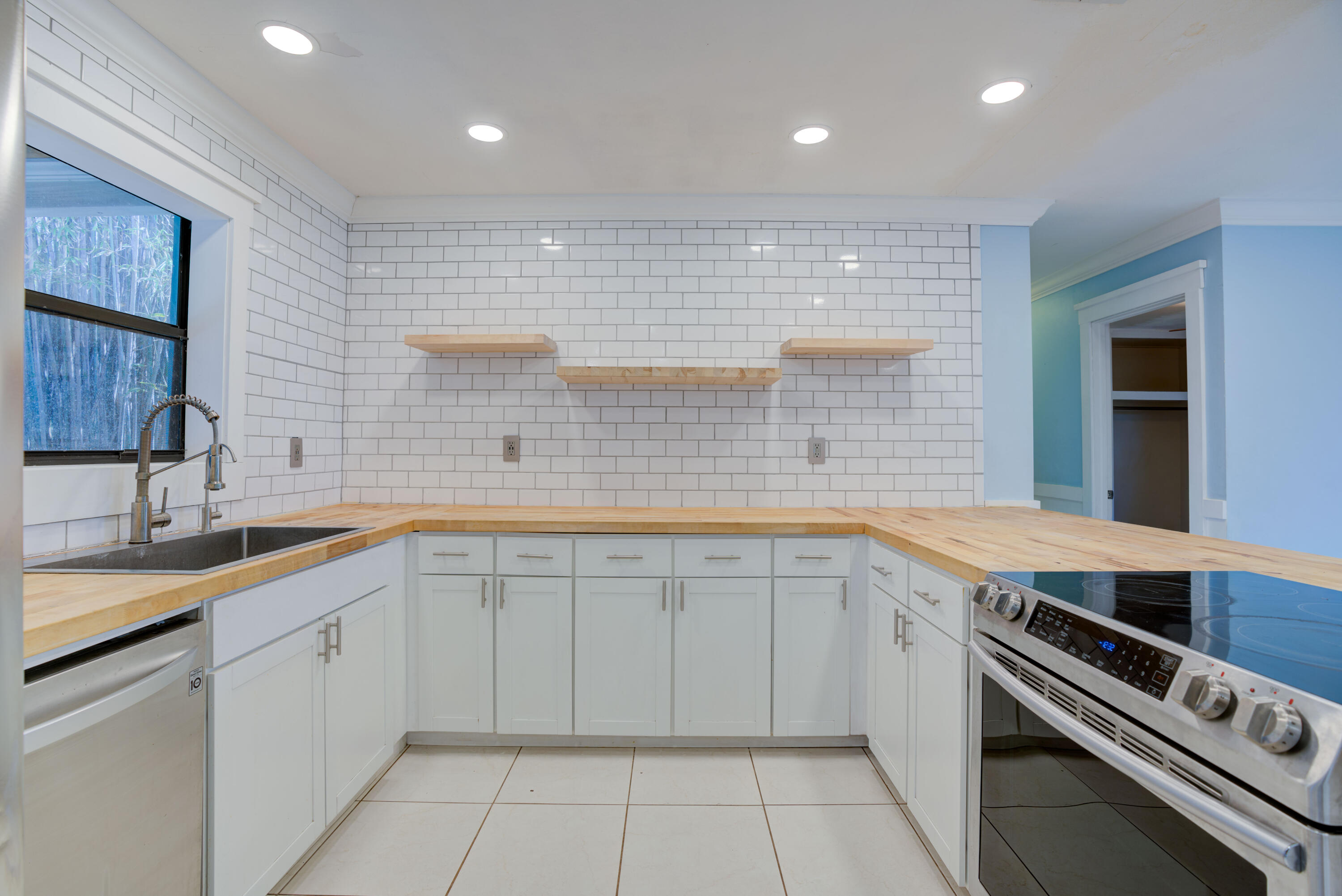 709 Gumtree Road North Palm Beach, FL 33408 - Photo 15 of 51 Kitchen