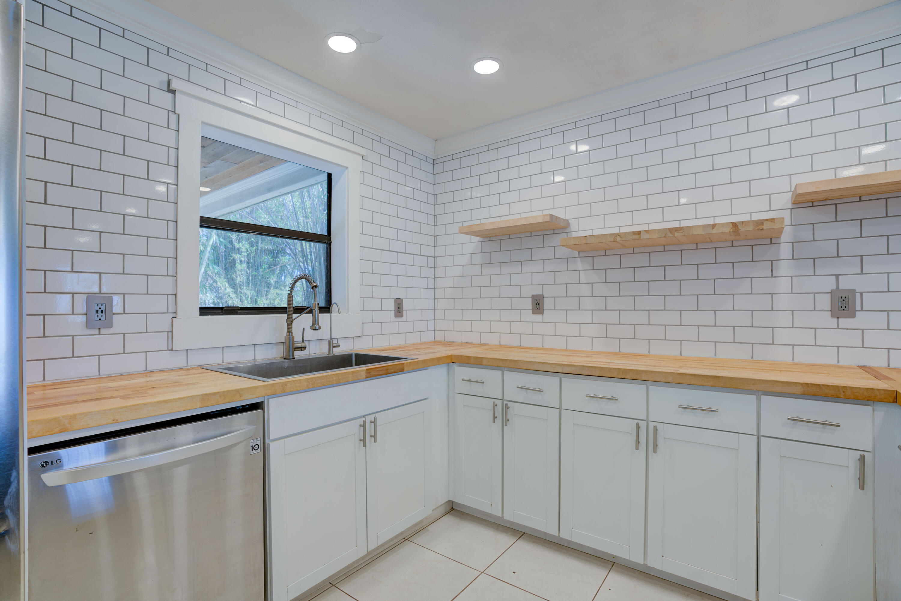 709 Gumtree Road North Palm Beach, FL 33408 - Photo 16 of 51 Kitchen
