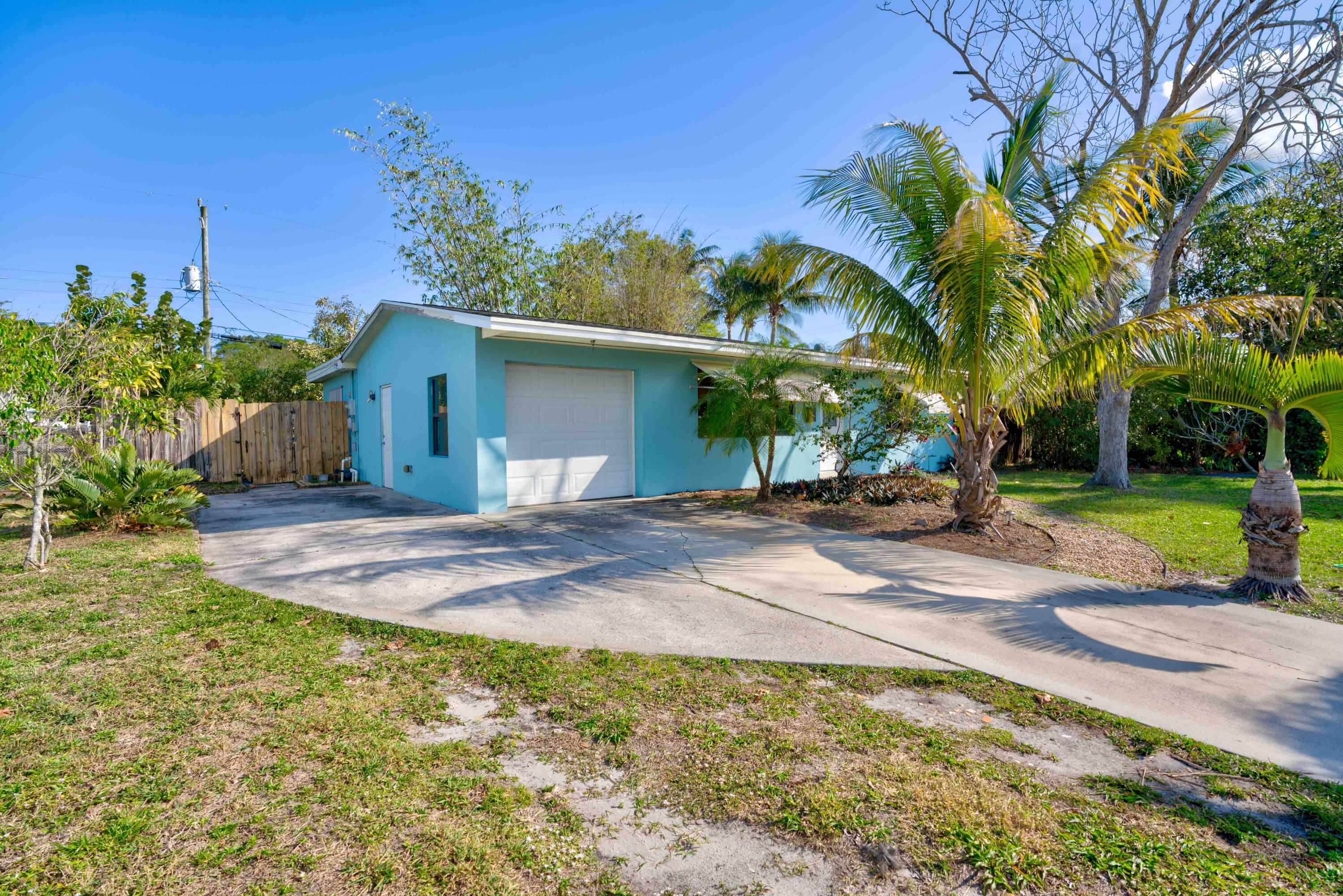 709 Gumtree Road North Palm Beach, FL 33408 - Photo 2 of 51 709 Gumtree Rd