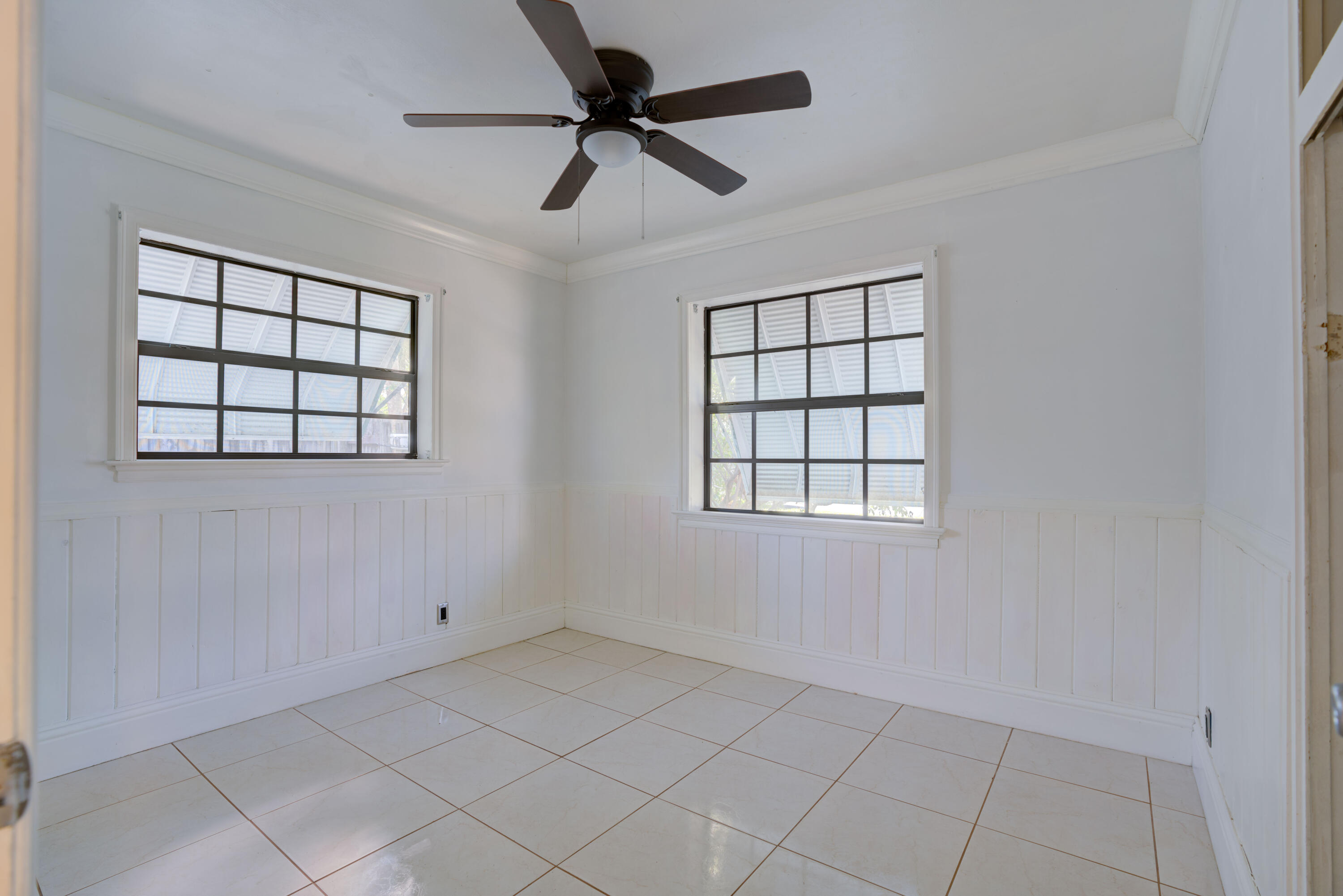 709 Gumtree Road North Palm Beach, FL 33408 - Photo 27 of 51 Guest Bedroom 2