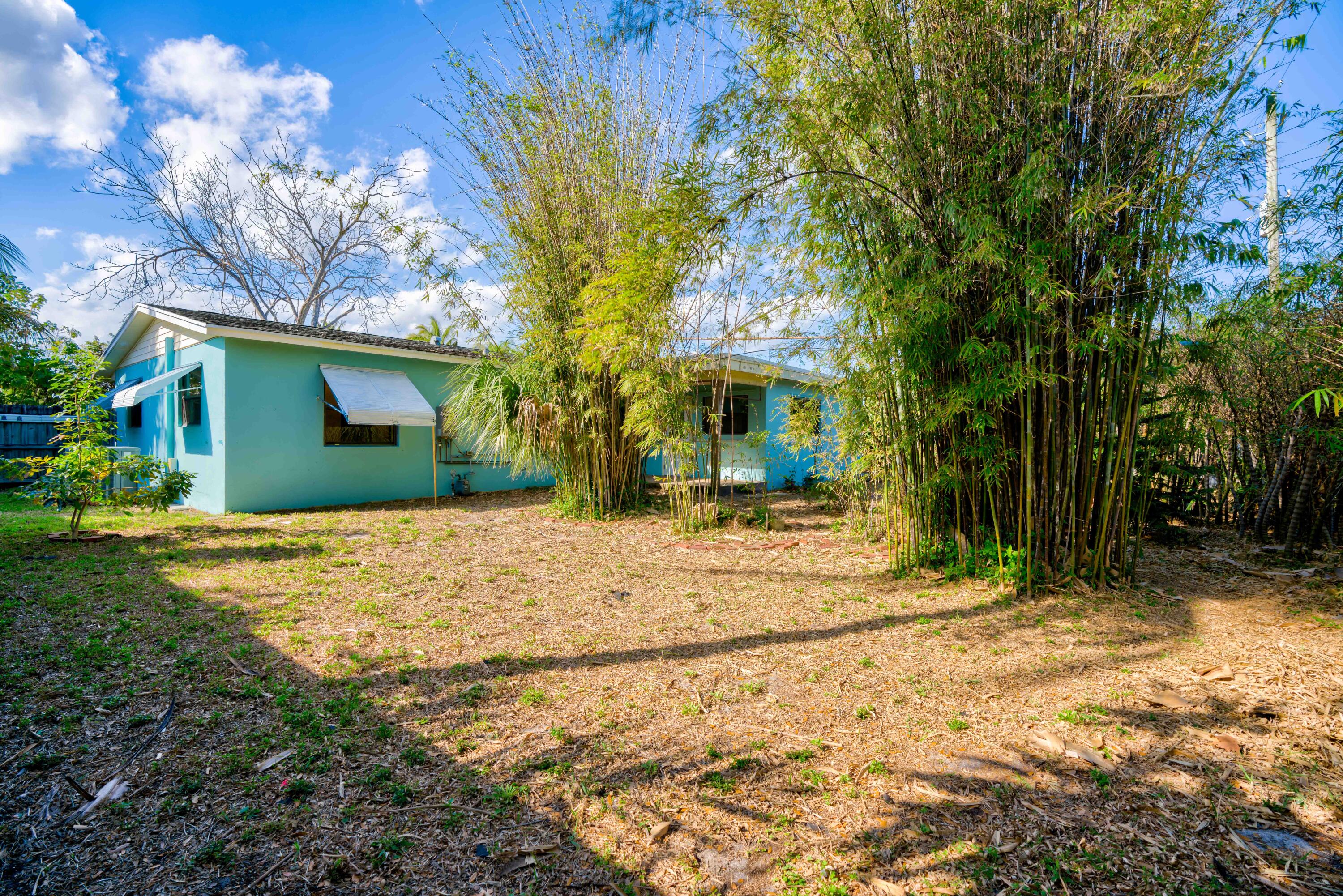 709 Gumtree Road North Palm Beach, FL 33408 - Photo 32 of 51 Backyard