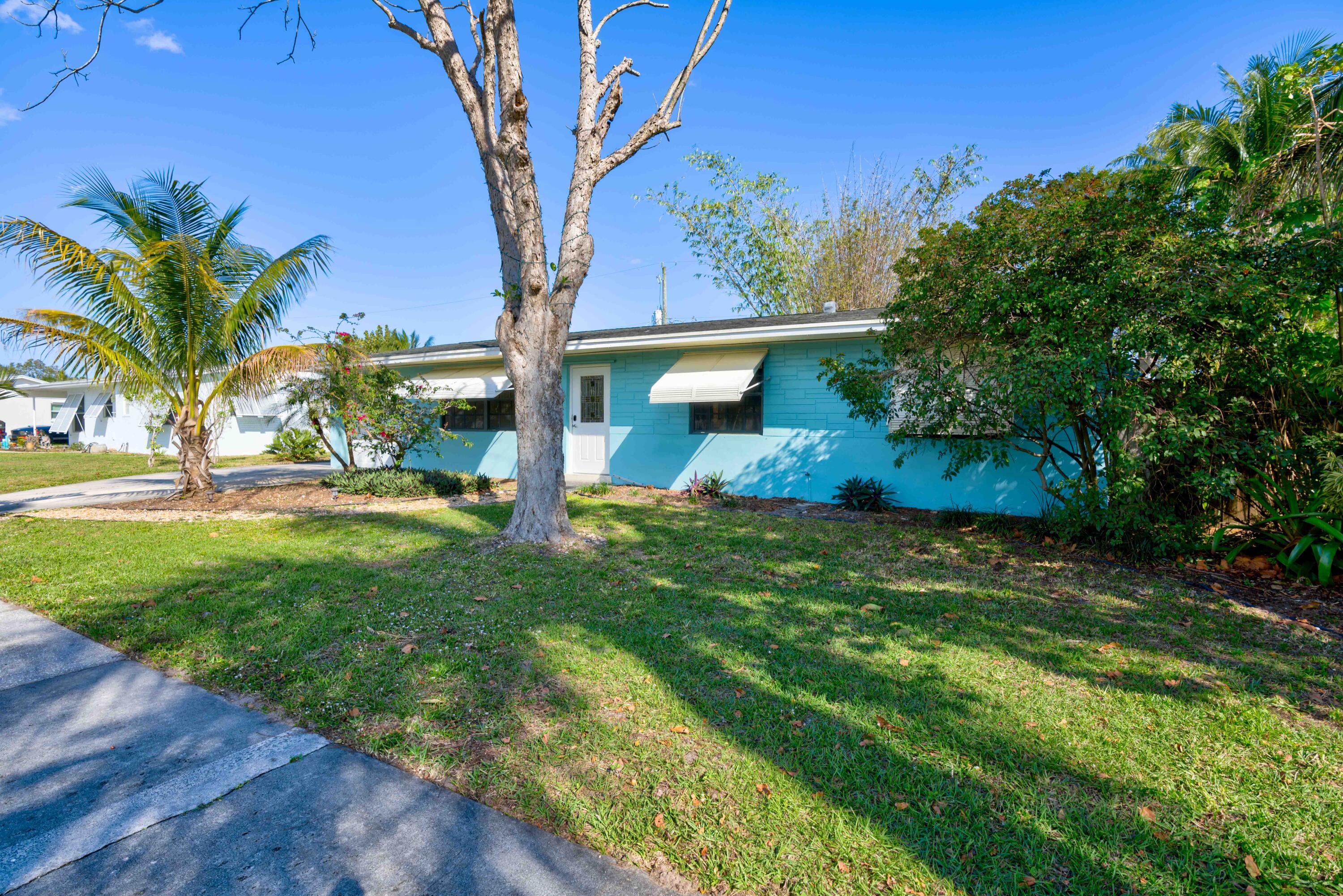 709 Gumtree Road North Palm Beach, FL 33408 - Photo 33 of 51 Front Exterior