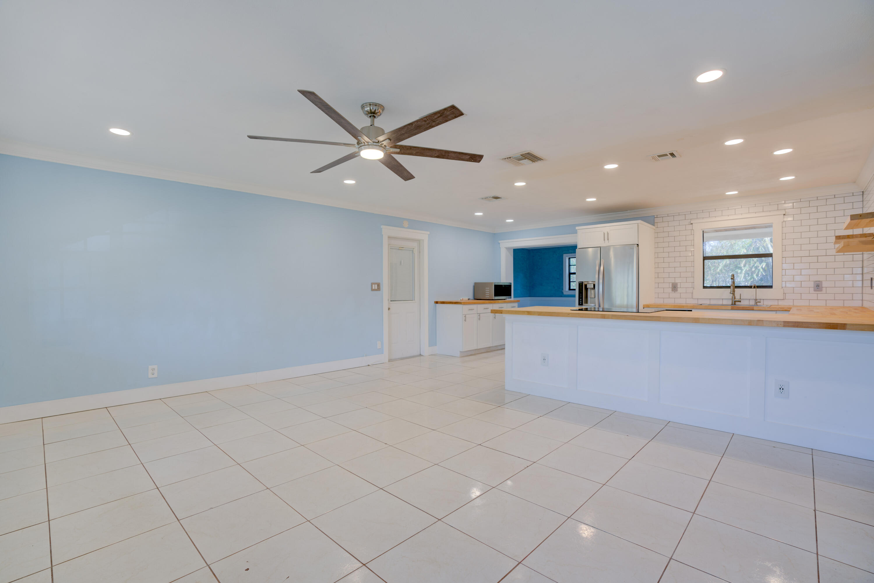 709 Gumtree Road North Palm Beach, FL 33408 - Photo 8 of 51 Family Room