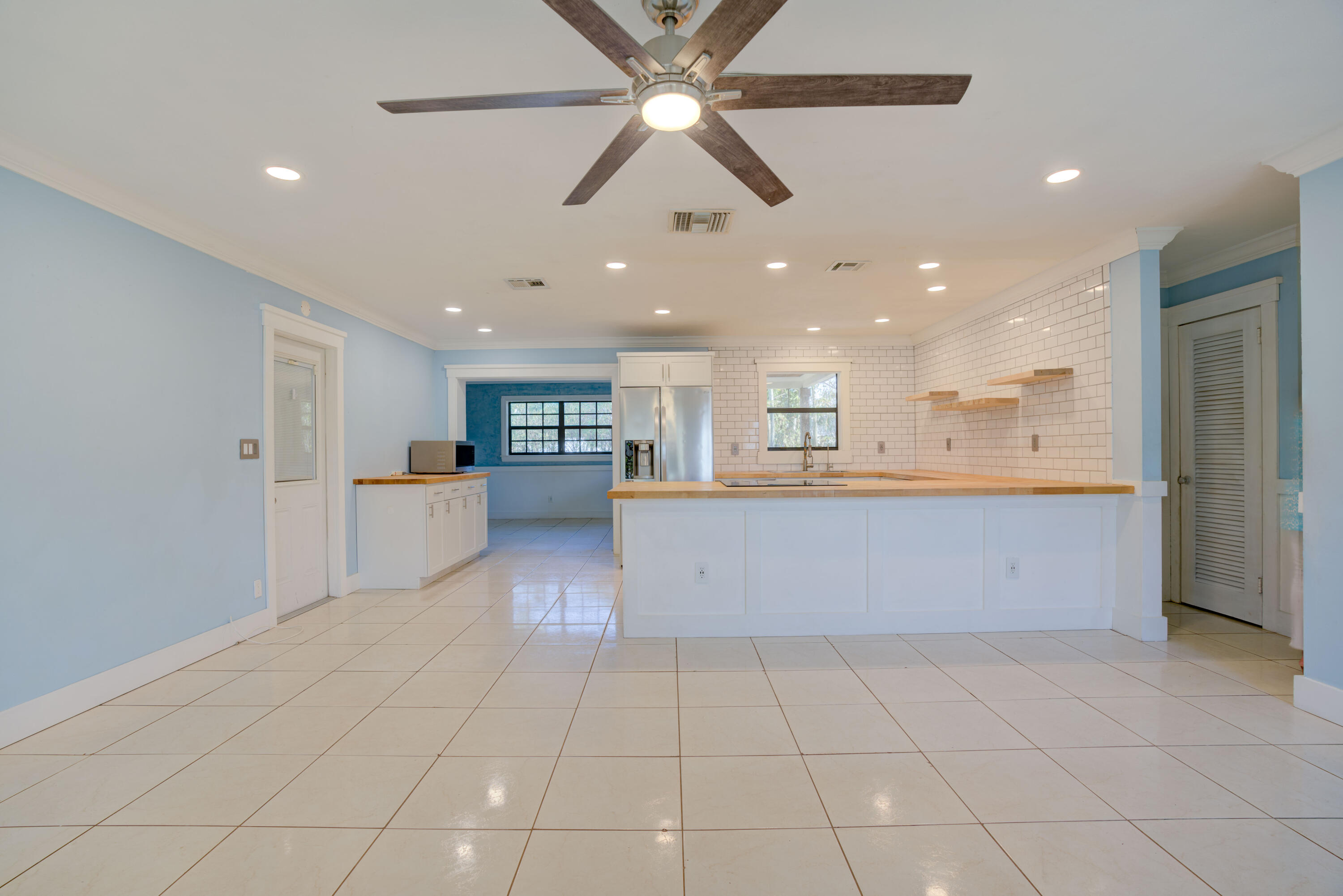 709 Gumtree Road North Palm Beach, FL 33408 - Photo 9 of 51 Family Room