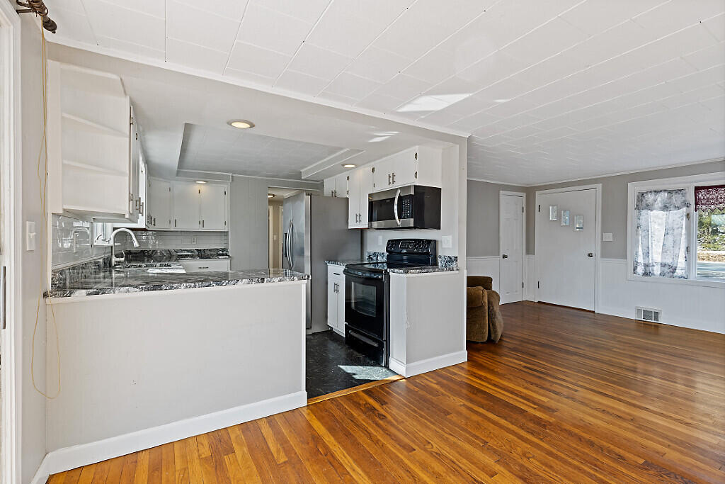 1072 Waterville Road Skowhegan, ME 04976 - Photo 33 of 53 30_BP5A0063_DxO_mls