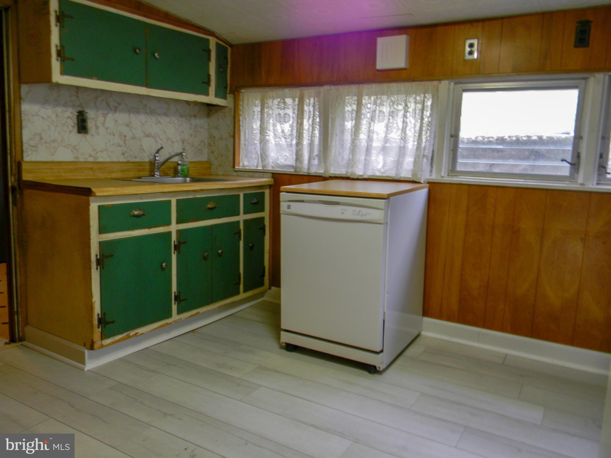369 Lenni Road Lenni, PA 19052 - Photo 6 of 22 Kitchen