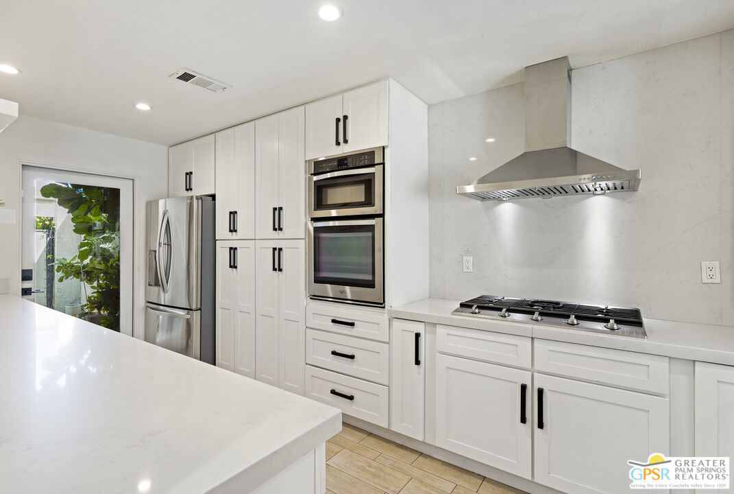 415 Rio Vista Drive Palm Springs, CA 92262 - Photo 5 of 33