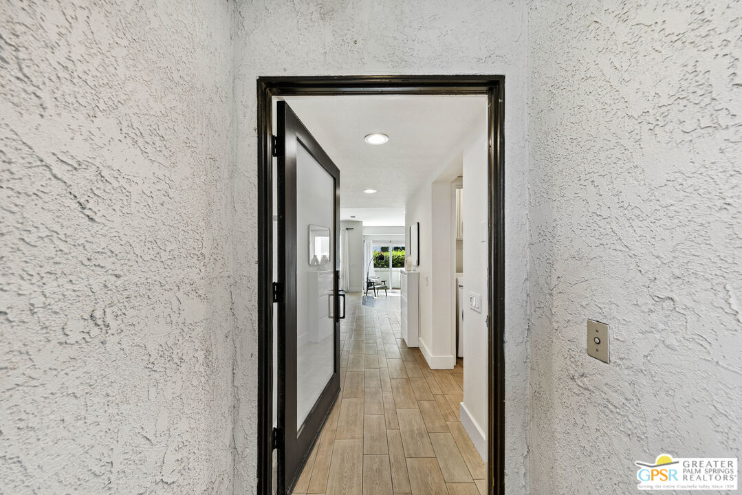 415 Rio Vista Drive Palm Springs, CA 92262 - Photo 6 of 33