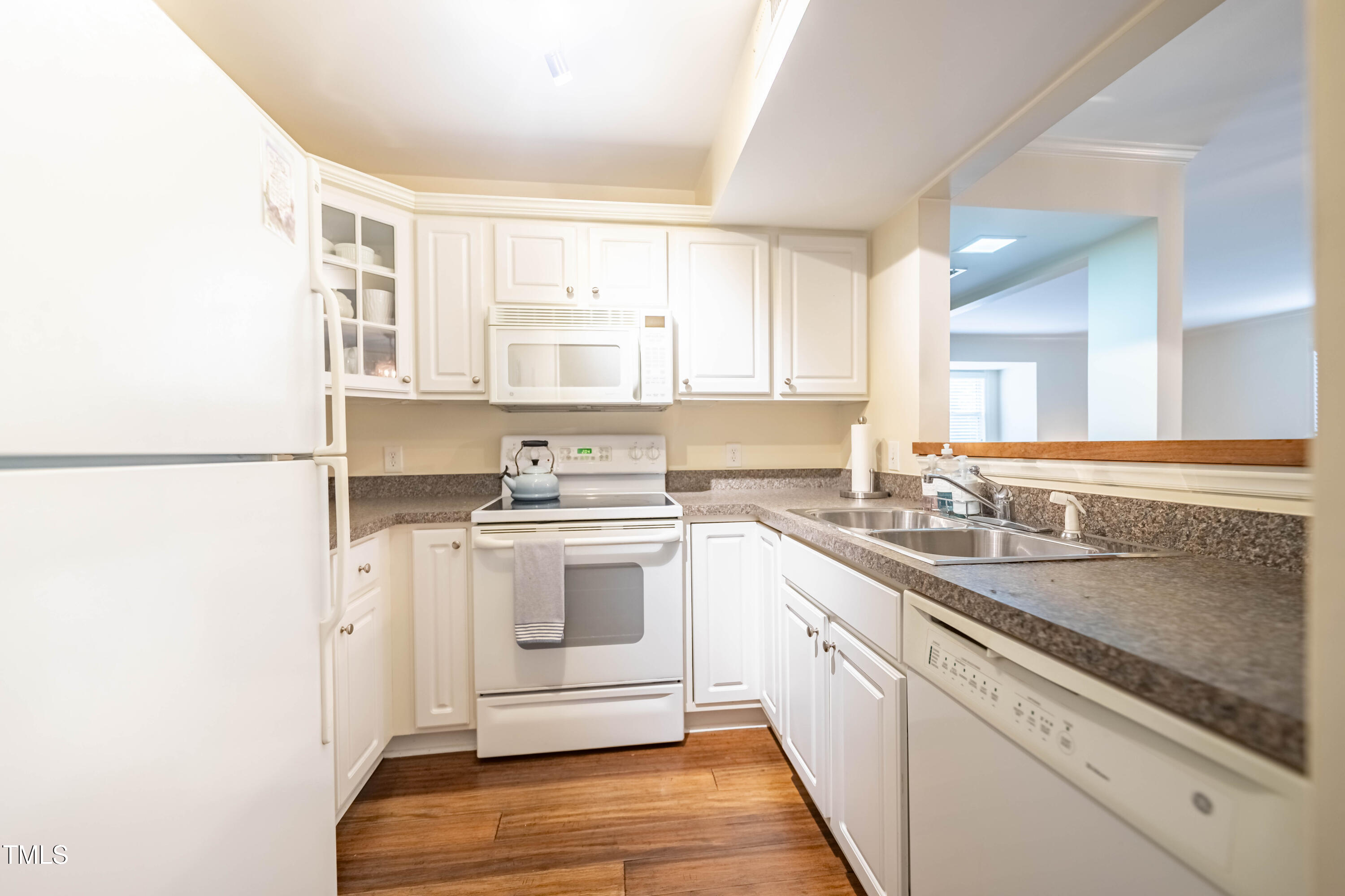 1211 Westview Lane, Unit 201 Raleigh, NC 27605 - Photo 12 of 40 2E6A6230-HDR