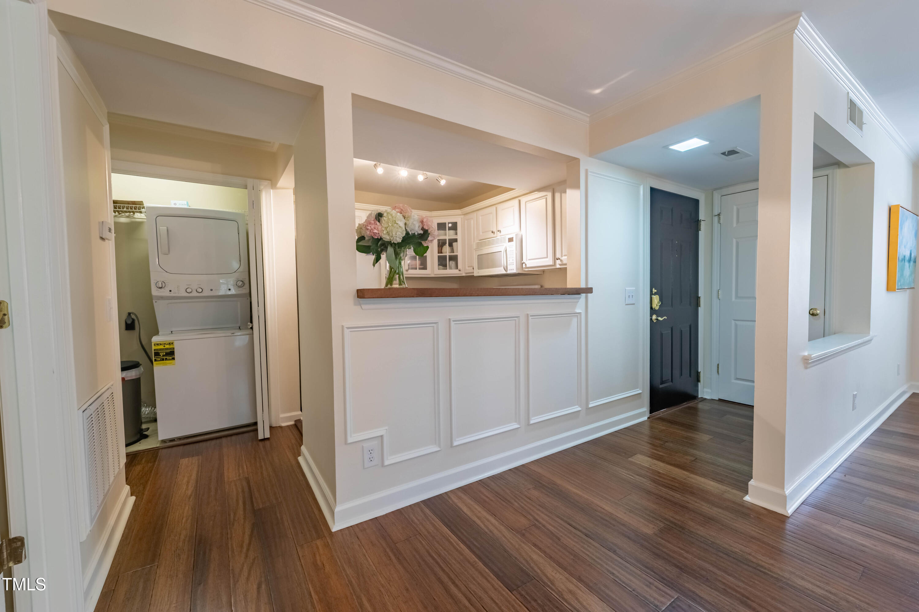 1211 Westview Lane, Unit 201 Raleigh, NC 27605 - Photo 15 of 40 2E6A6330-HDR