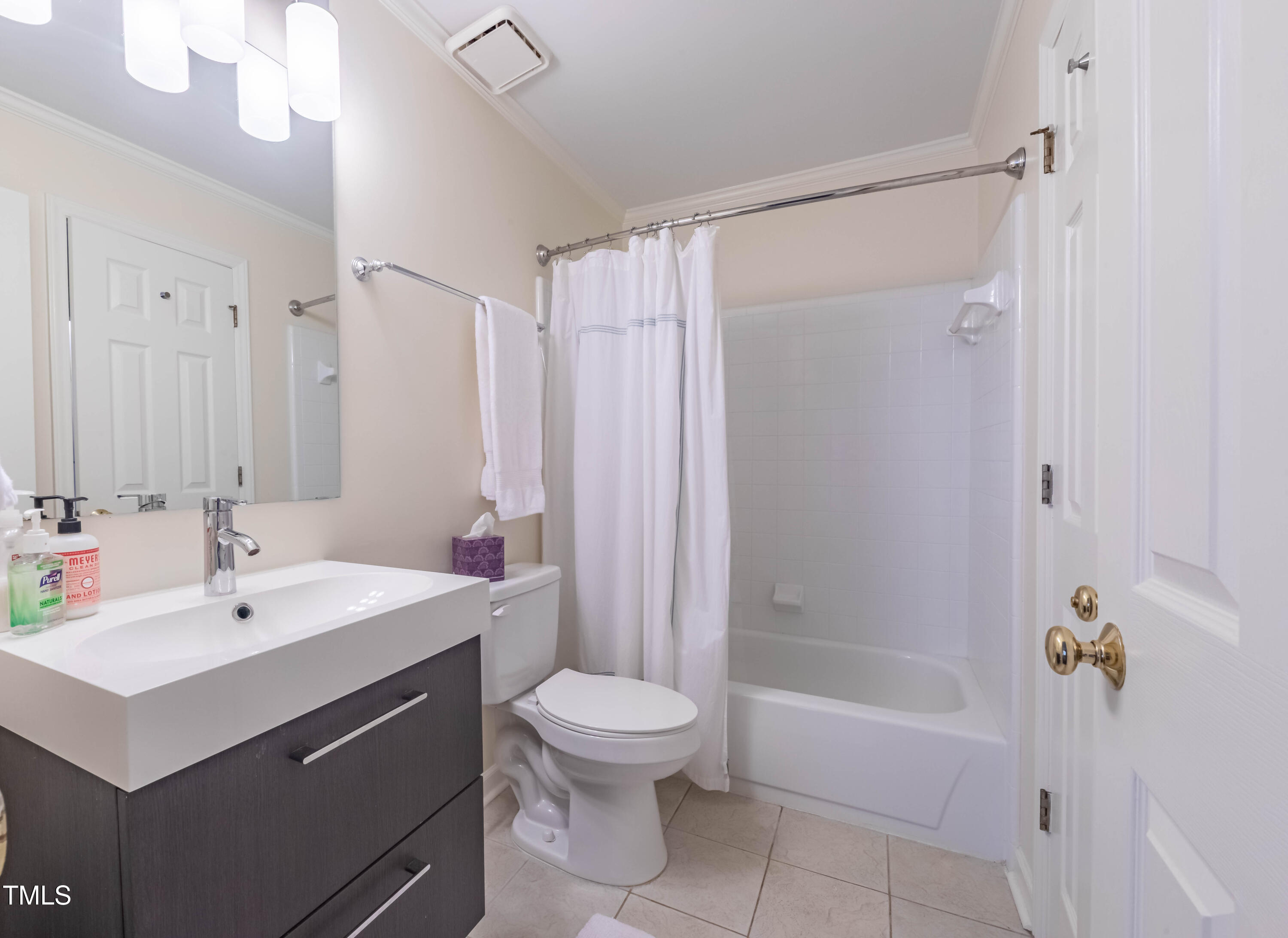 1211 Westview Lane, Unit 201 Raleigh, NC 27605 - Photo 24 of 40 2E6A6280-HDR