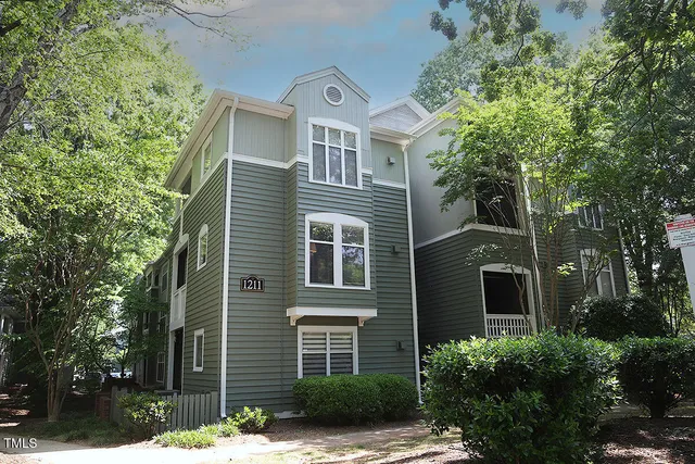 $300,000 | 1211 Westview Lane, Unit 201, Raleigh, NC 27605