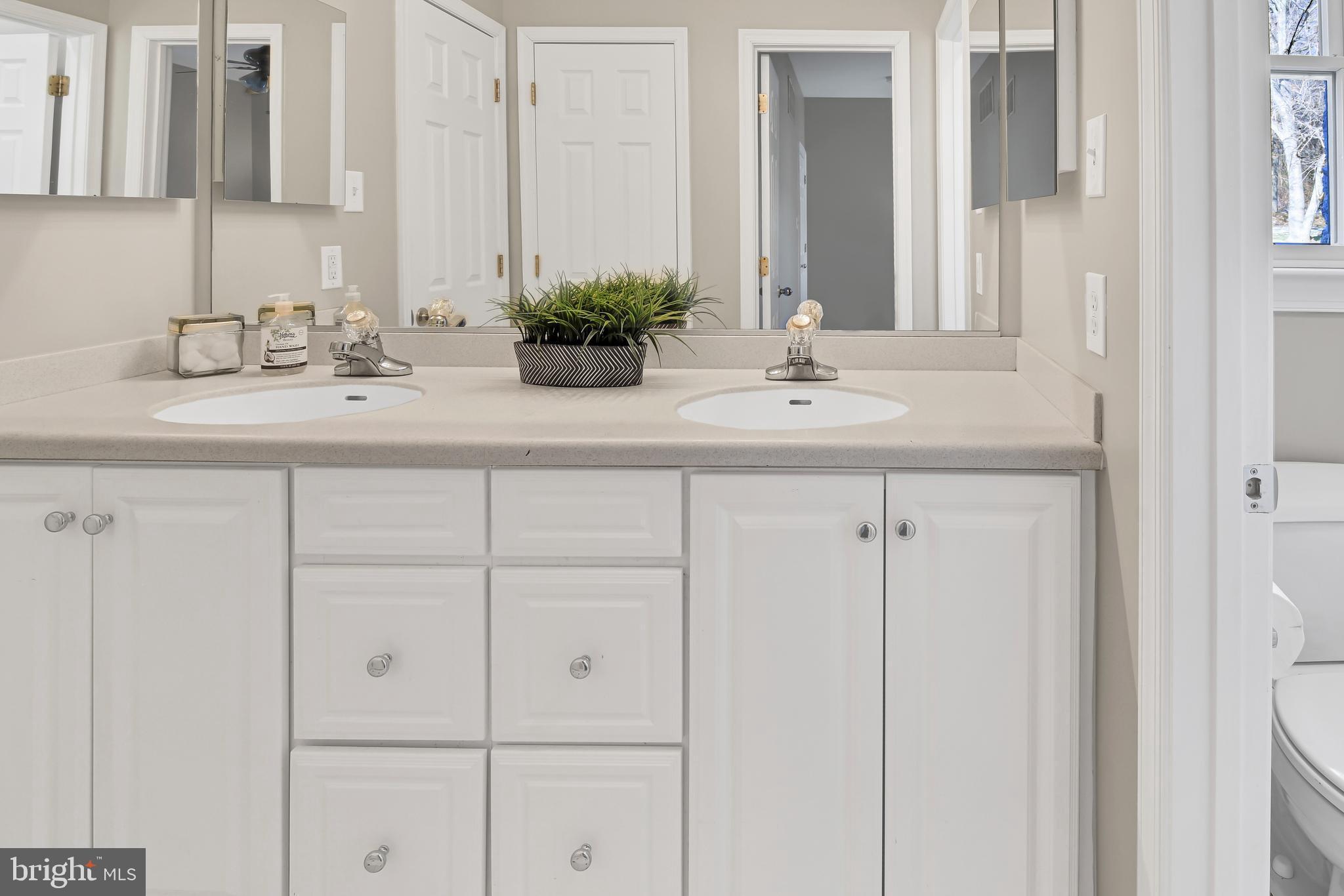 10915 Fingerboard Road Monrovia, MD 21770 - Photo 23 of 27 Jack and Jill bathroom