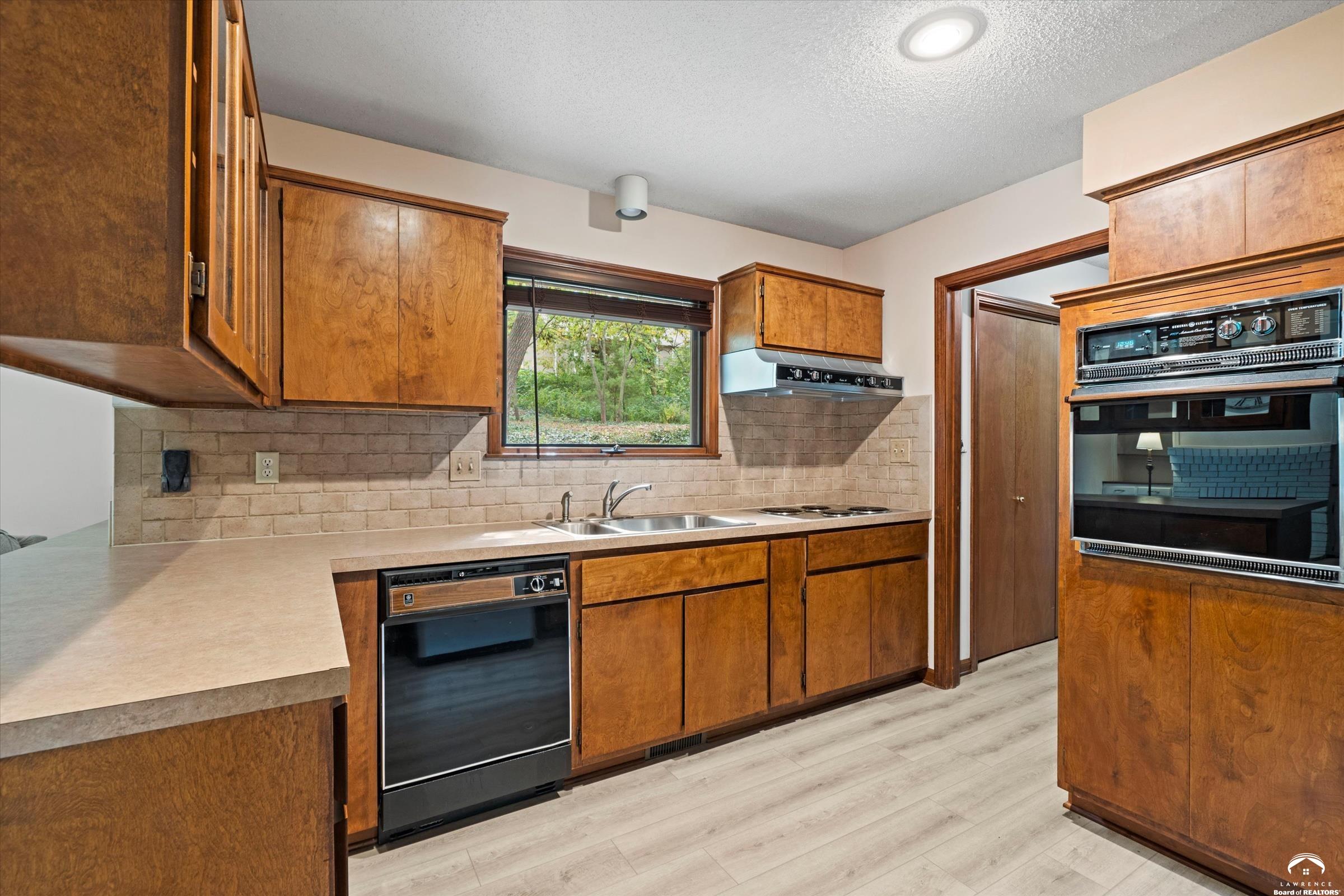 2609 Westdale Road Lawrence, KS 66049 - Photo 13 of 41