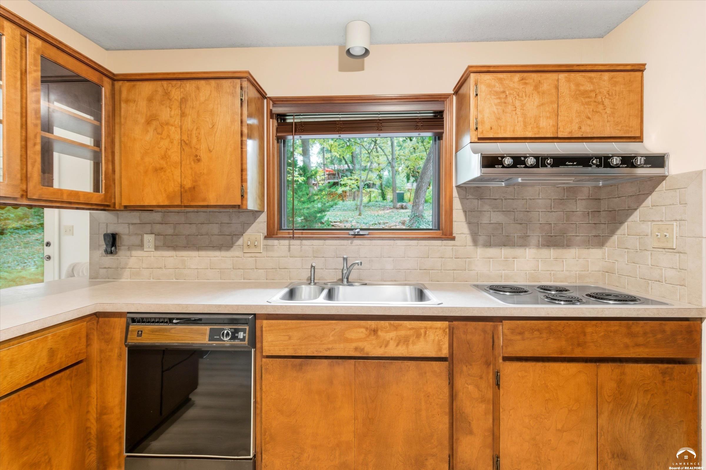 2609 Westdale Road Lawrence, KS 66049 - Photo 28 of 41