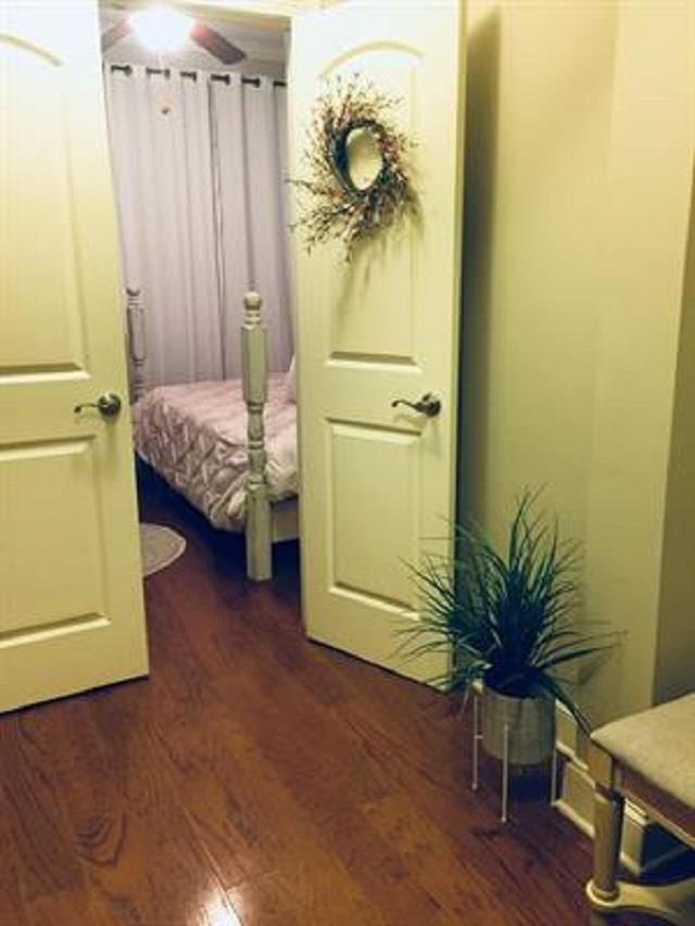 70 West Carolina Avenue, Unit 105 Memphis, TN 38103 - Photo 27 of 40 a bedroom with a bed and a potted plant