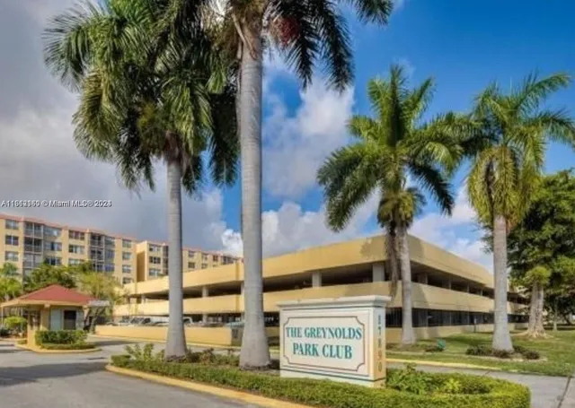 $275,000 | 17890 West Dixie Highway, Unit 601, North Miami Beach, FL 33160