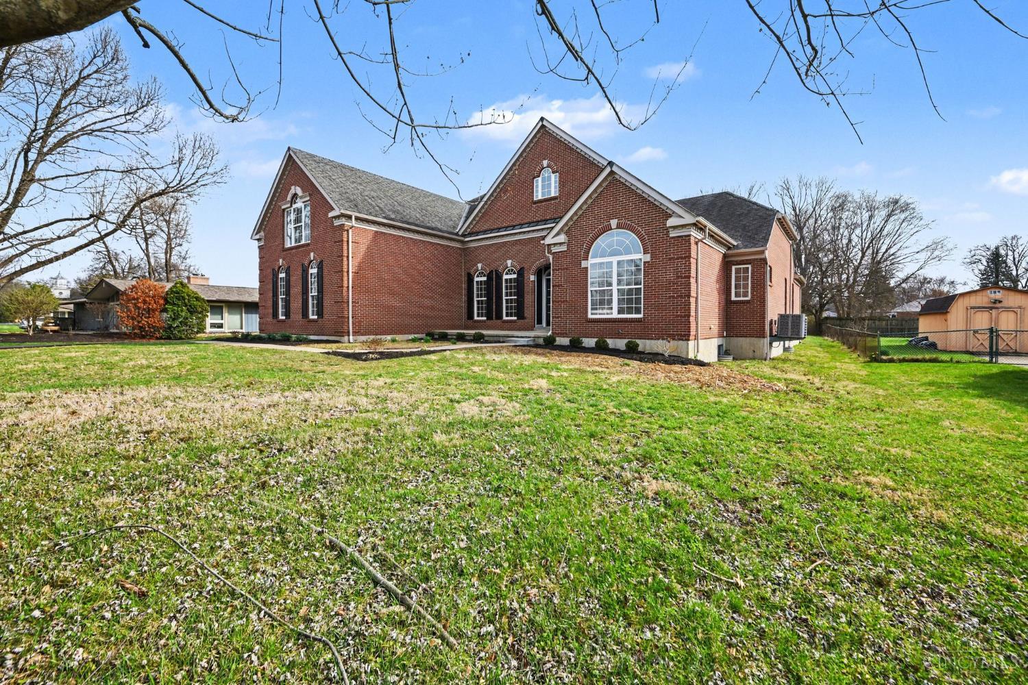 745 Compton Road Cincinnati, OH 45231 - Photo 2 of 30