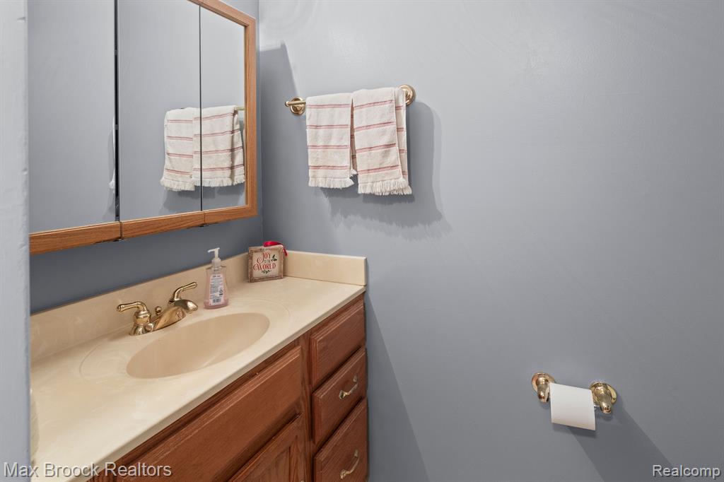5005 Crooks Road, Unit 34 Royal Oak, MI 48073 - Photo 15 of 29