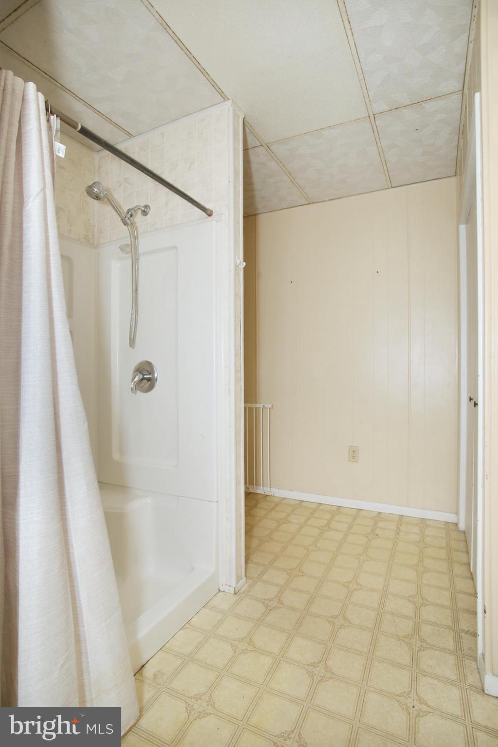 133 West Market Street Jonestown, PA 17038 - Photo 8 of 43 a bathroom with a shower