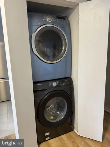 a close up view of a washer and dryer