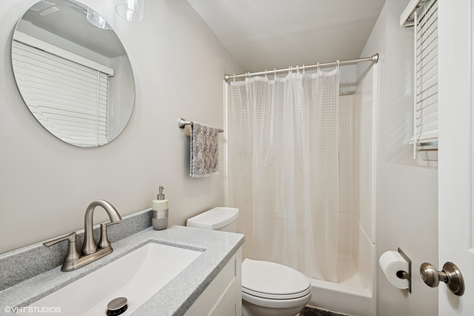 109 Chestnut Lane Wheeling, IL 60090 - Photo 12 of 21