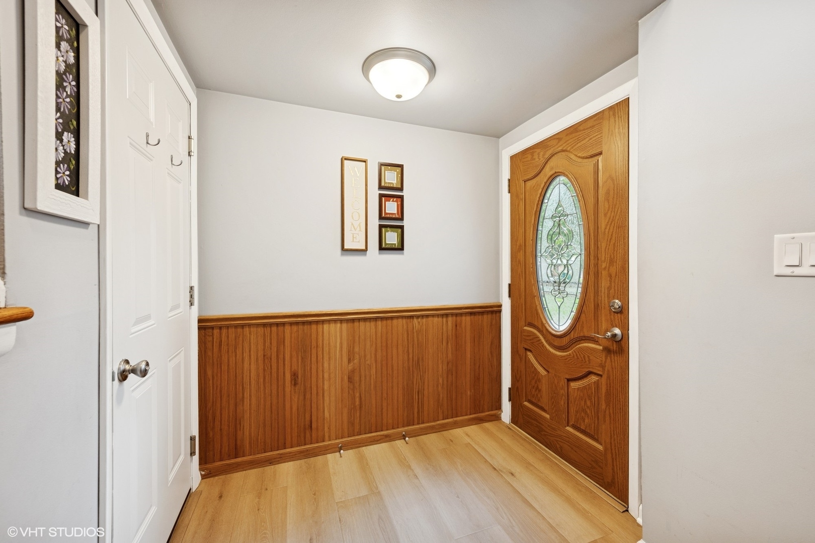 109 Chestnut Lane Wheeling, IL 60090 - Photo 2 of 21