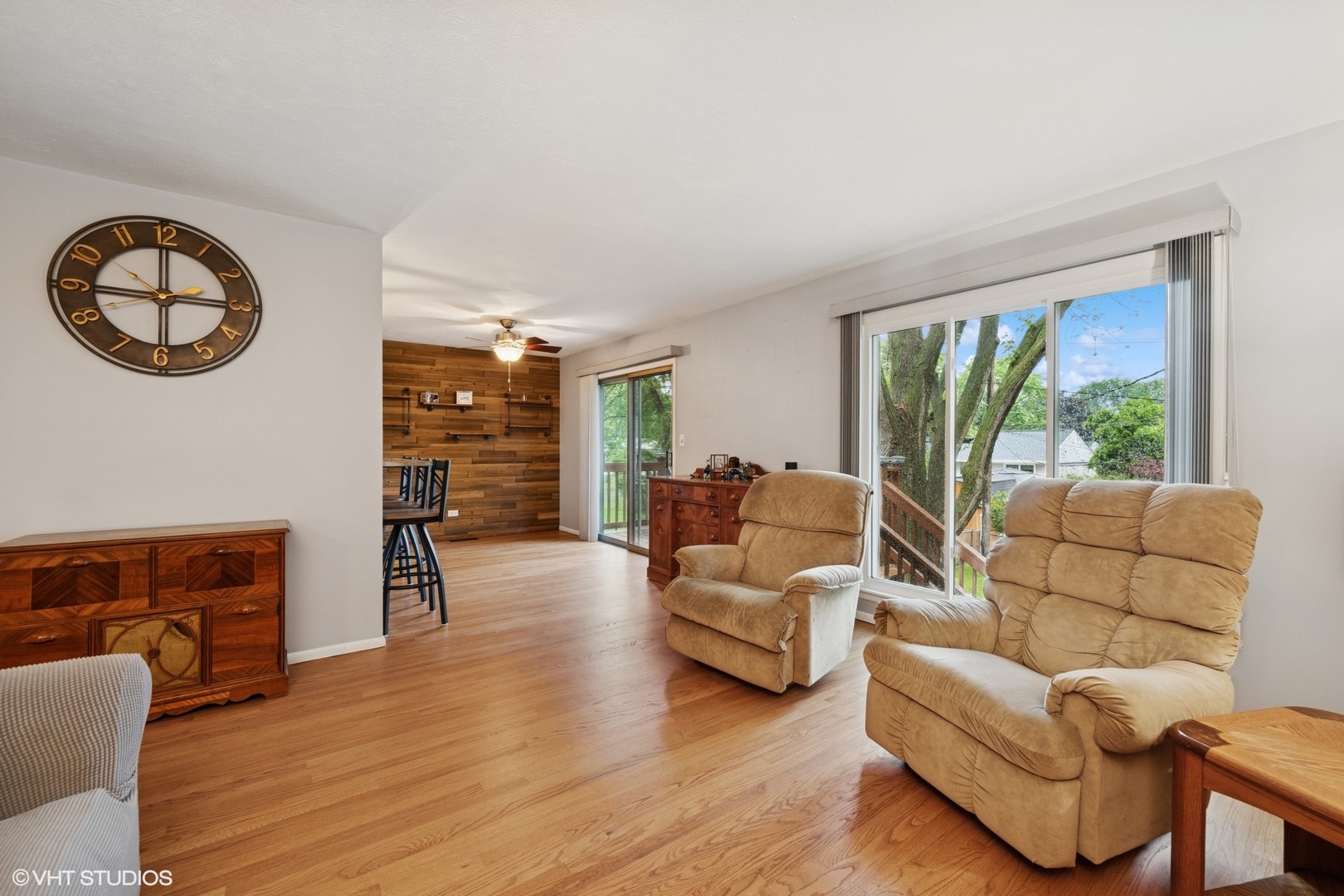 109 Chestnut Lane Wheeling, IL 60090 - Photo 4 of 21