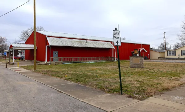 $299,900 | 210 West Division Street, Oakland City, IN 47660