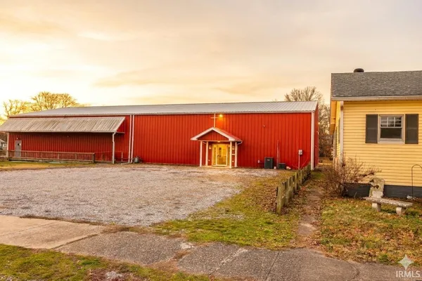 $299,900 | 210 West Division Street, Oakland City, IN 47660