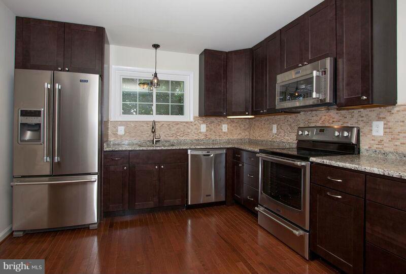 3790 Solomons Island Road Edgewater, MD 21037 - Photo 11 of 29 Kitchen