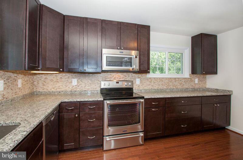 3790 Solomons Island Road Edgewater, MD 21037 - Photo 13 of 29 Kitchen