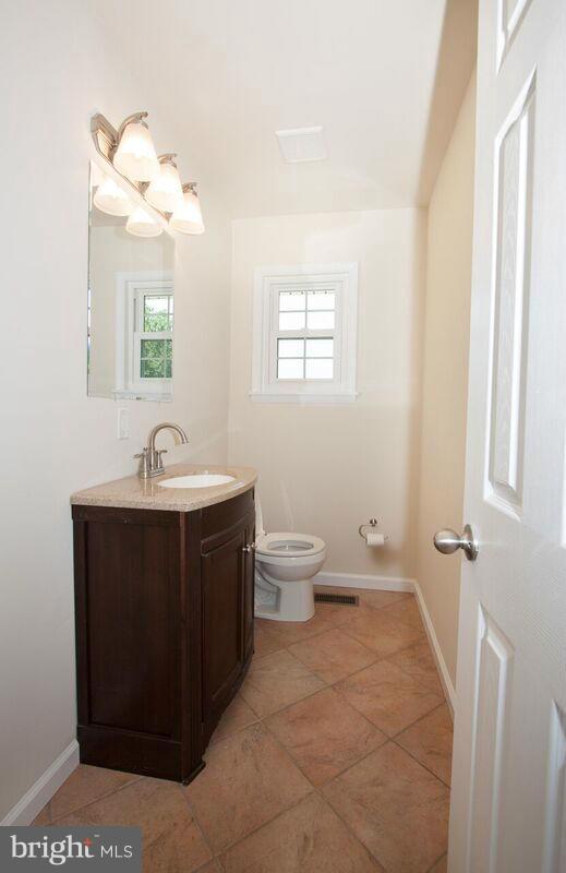3790 Solomons Island Road Edgewater, MD 21037 - Photo 15 of 29 Bath
