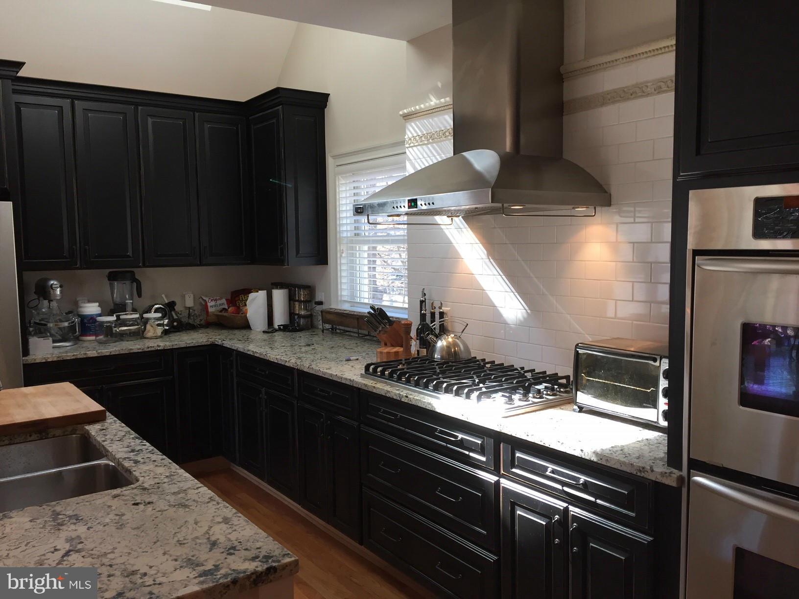 7011 Kenleigh Road Baltimore, MD 21212 - Photo 3 of 7 SS appliances, granite,