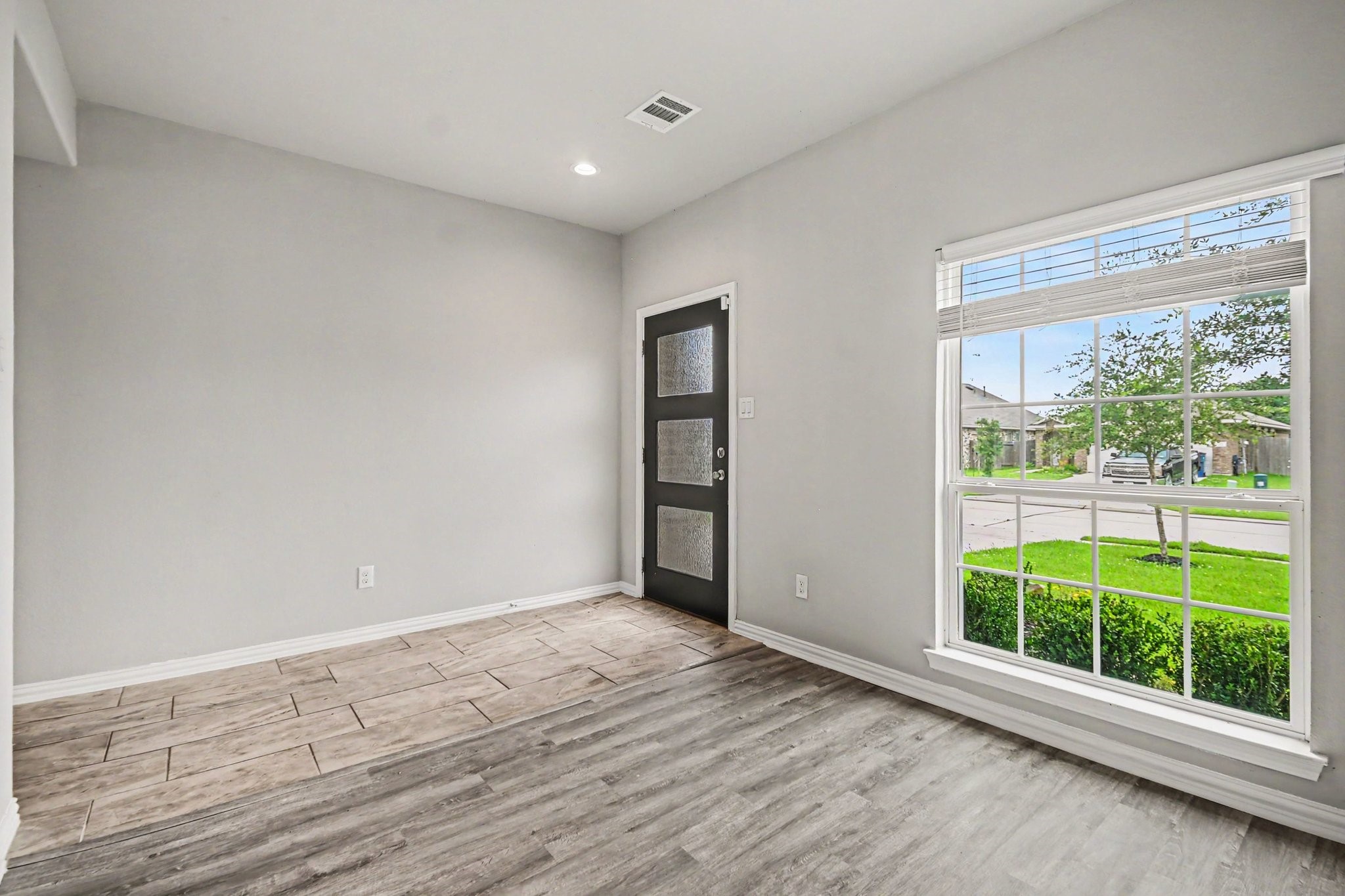 110 Kelly Street Angleton, TX 77515 - Photo 5 of 32