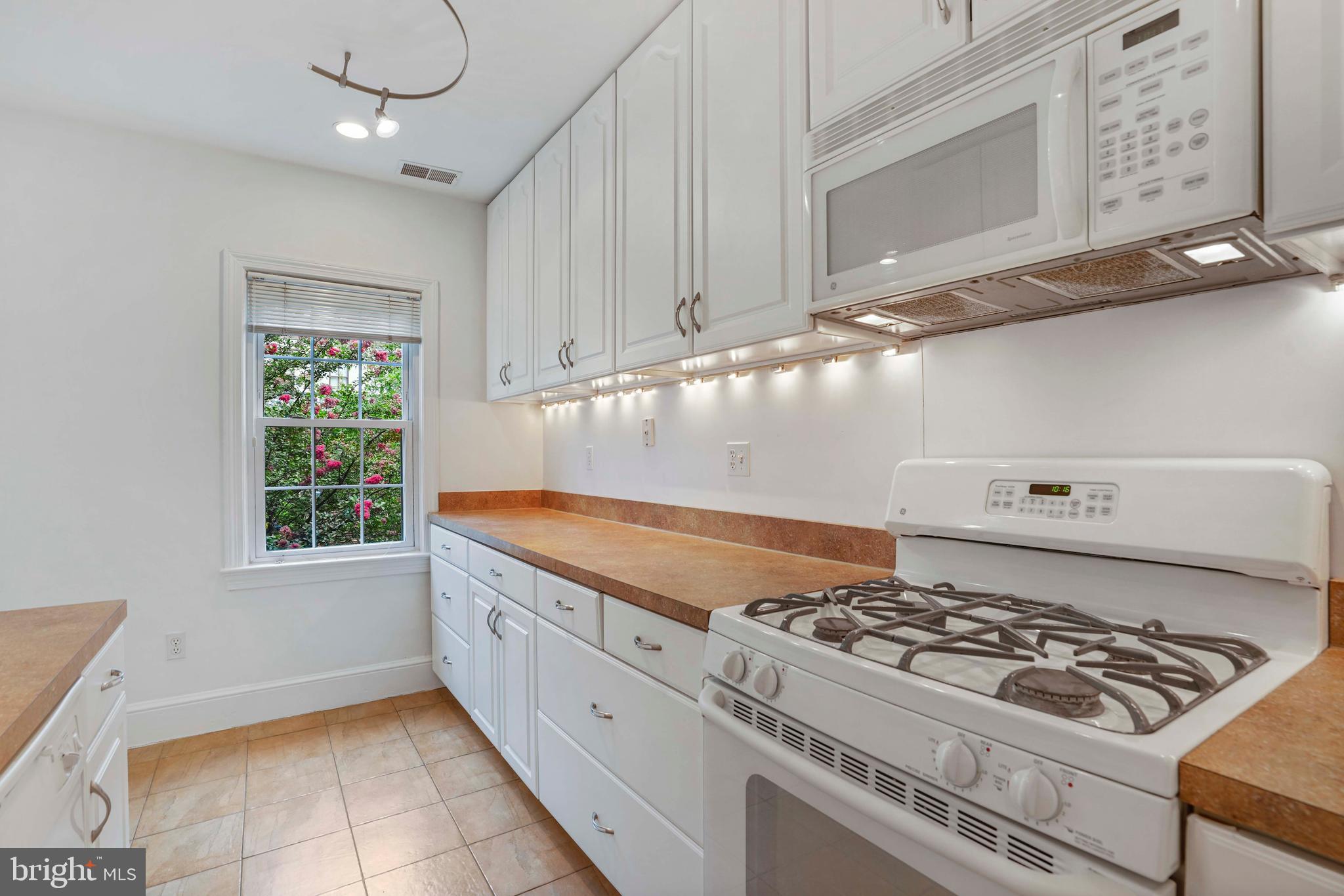 909 E Street Southeast, Unit 5 Washington, DC 20003 - Photo 19 of 28