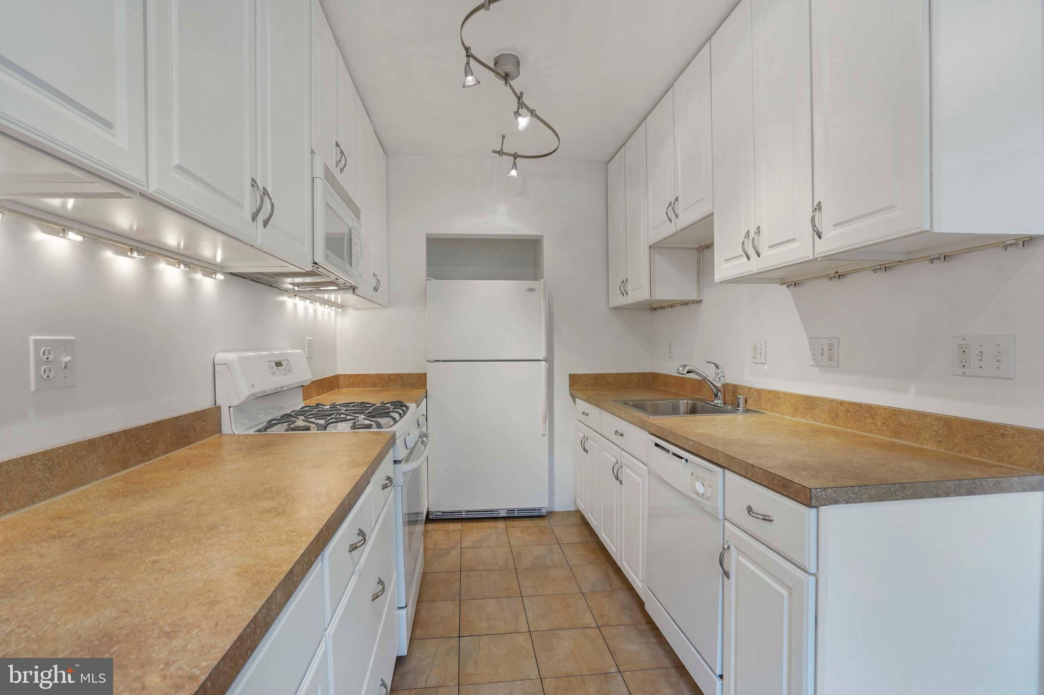 909 E Street Southeast, Unit 5 Washington, DC 20003 - Photo 20 of 28